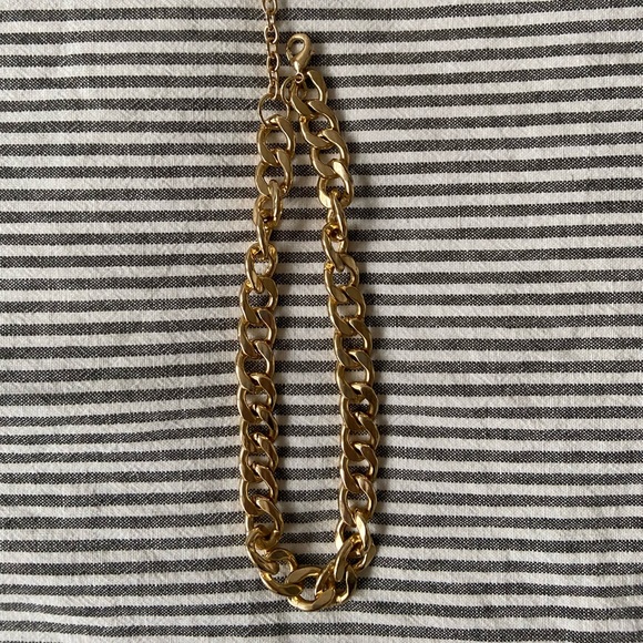 Jewelry - Gold-tone heavy/chunky chain necklace!